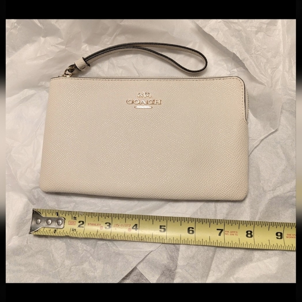 COACH Wristlet In Chalk (Cream) Like New!